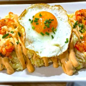 Gambas al pil pil y huevo de codorniz