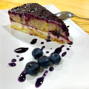 Tarta de frutas del bosque y arándanos