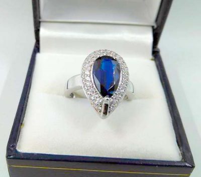 Sortija oro blanco, circonitas y zafiro